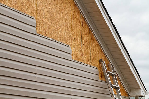 Professional Siding Replacement technician working in Shiloh, IL